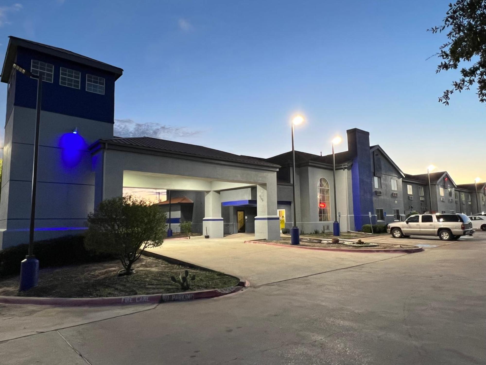 Americas Best Value Inn & Suites Haltom City Ft. Worth Екстериор снимка