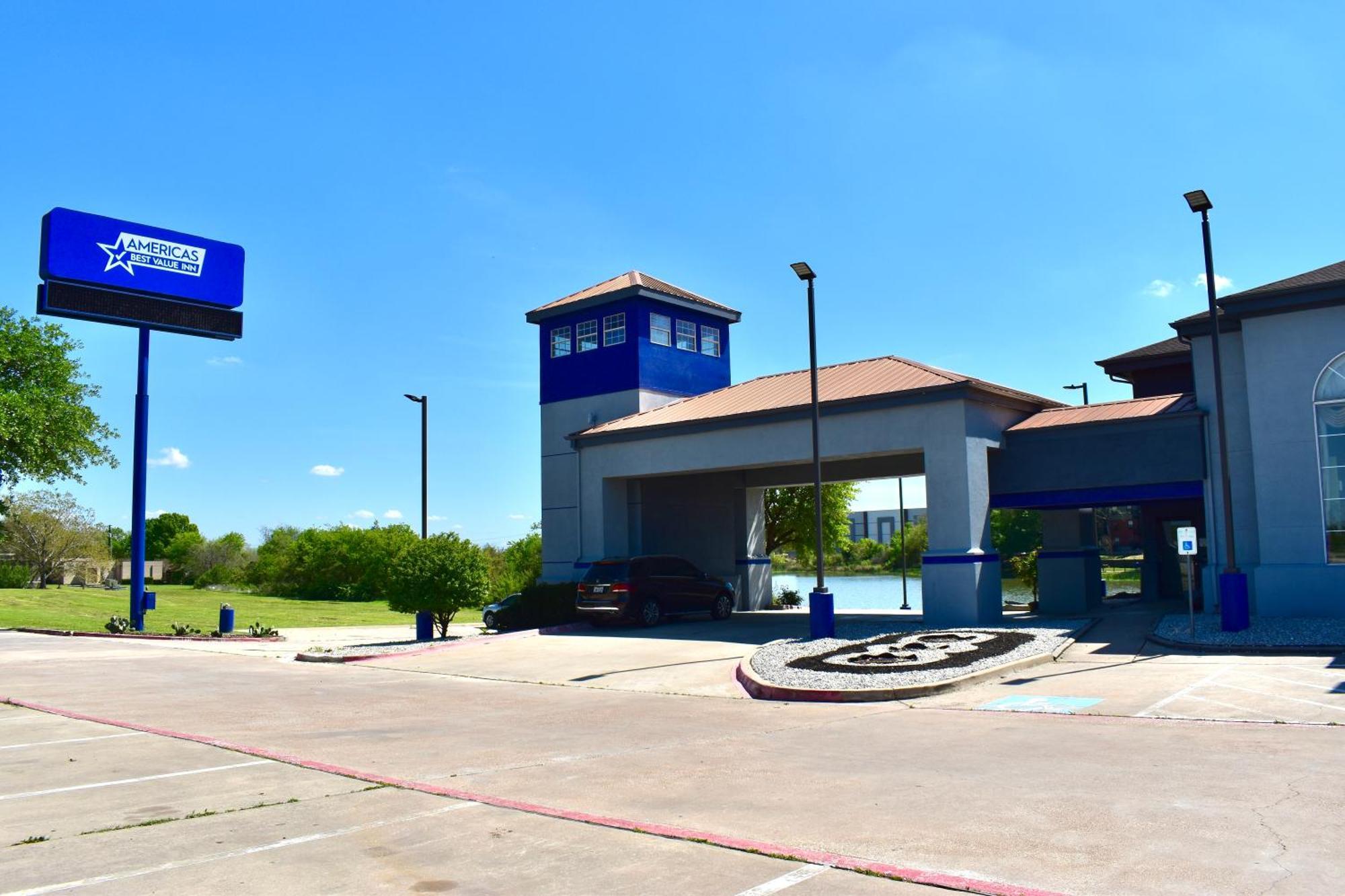 Americas Best Value Inn & Suites Haltom City Ft. Worth Екстериор снимка